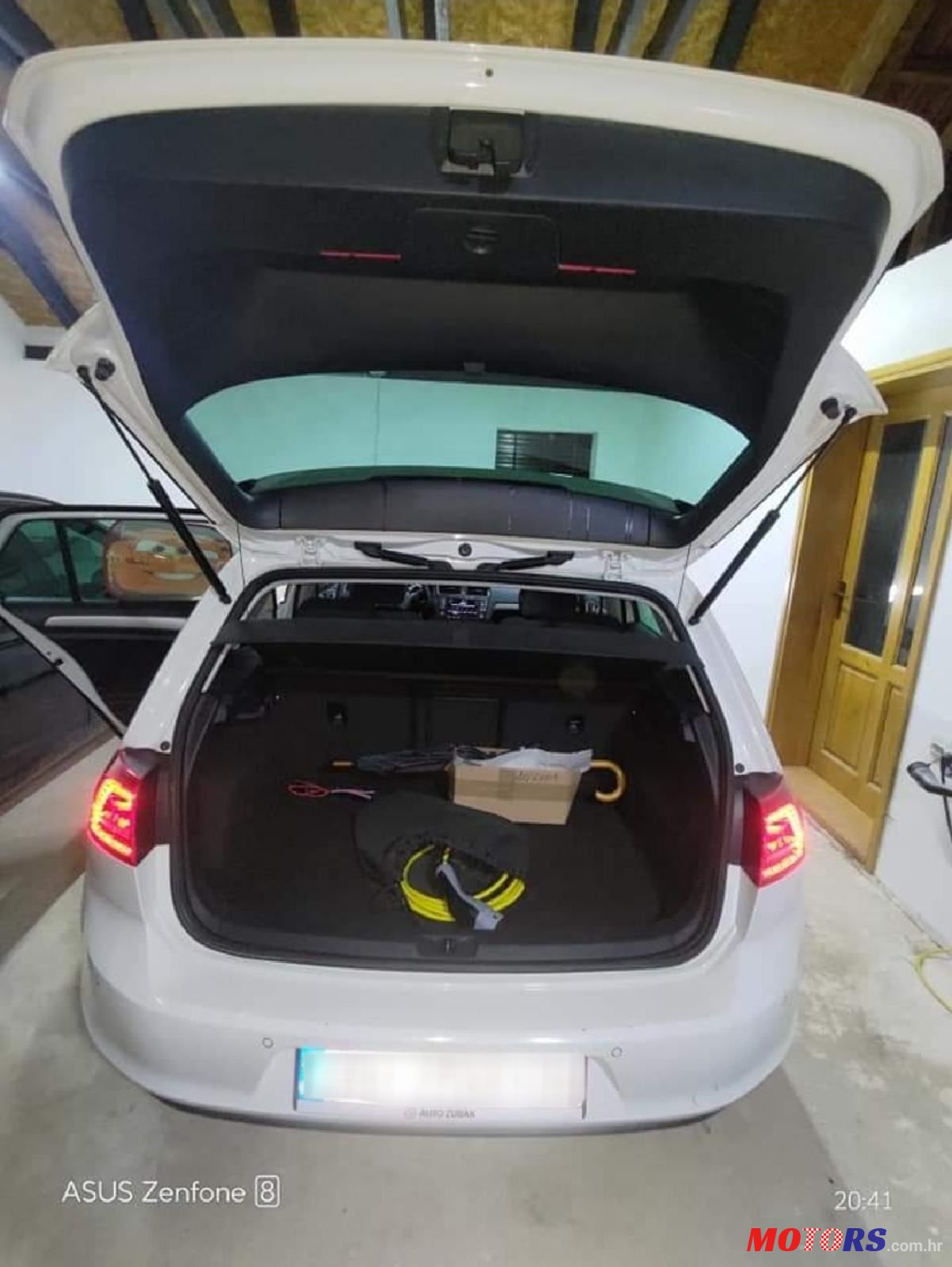 2015' Volkswagen Golf VII E-Golf photo #5