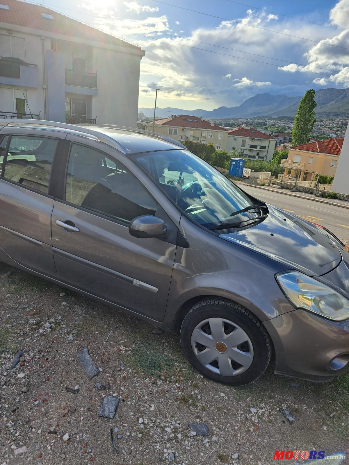 2012' Renault Clio photo #1