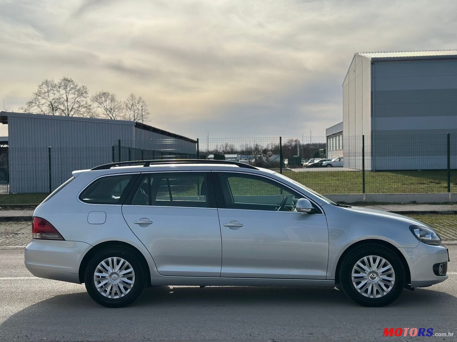 2011' Volkswagen Golf VI Variant photo #5