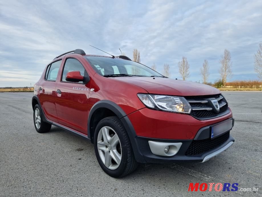 2013' Dacia Sandero photo #2