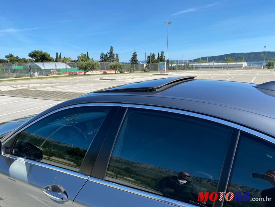 2013' BMW Serija 5 520D photo #4