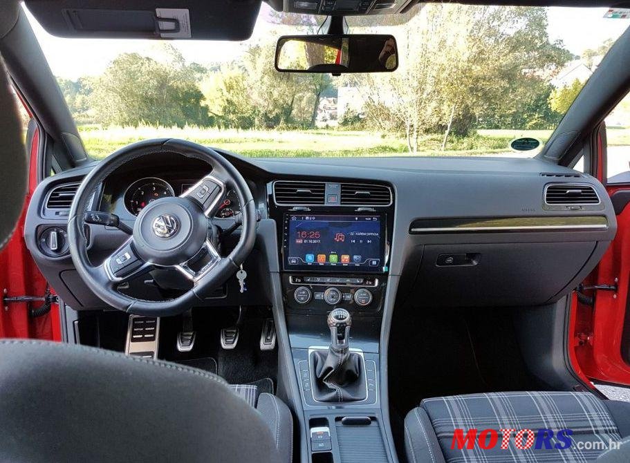 2013' Volkswagen Golf VII 2.0 Gtd photo #2