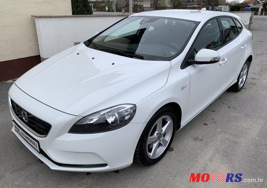 2014' Volvo V40 D2 105G. photo #1