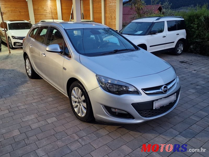 2014' Opel Astra Karavan photo #4