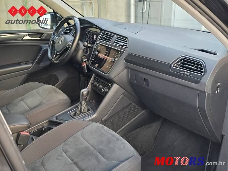 2019' Volkswagen Tiguan photo #6