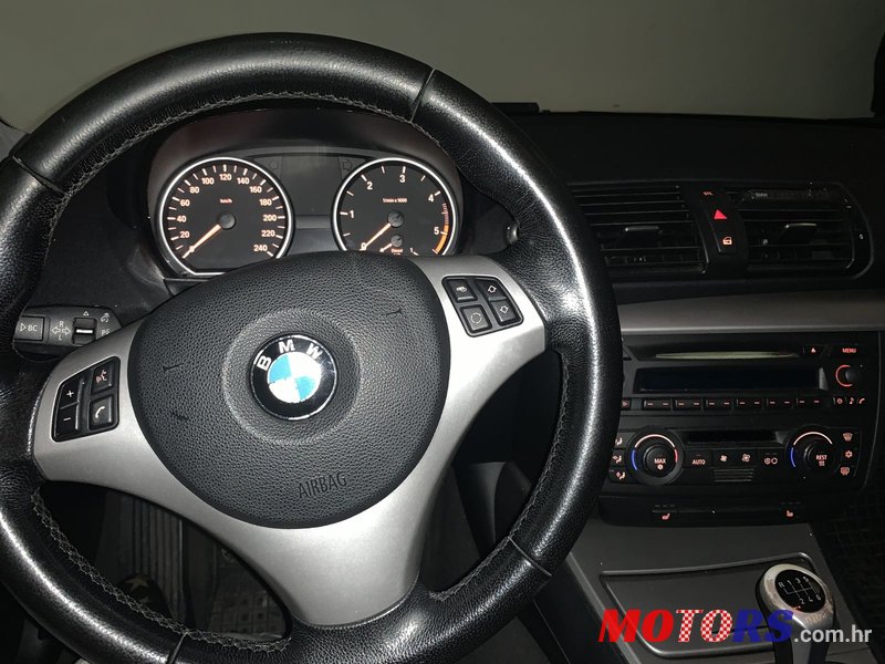 2007' BMW 1 Series 118 d photo #6
