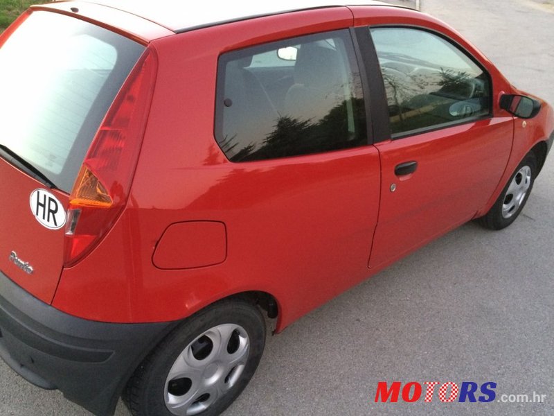 2002' Fiat Punto photo #2