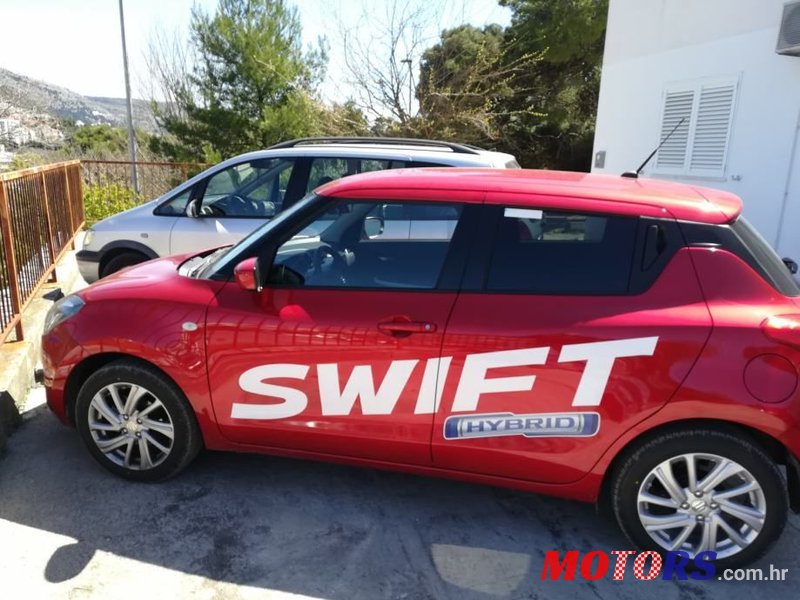 2020' Suzuki Swift 1,2 photo #2