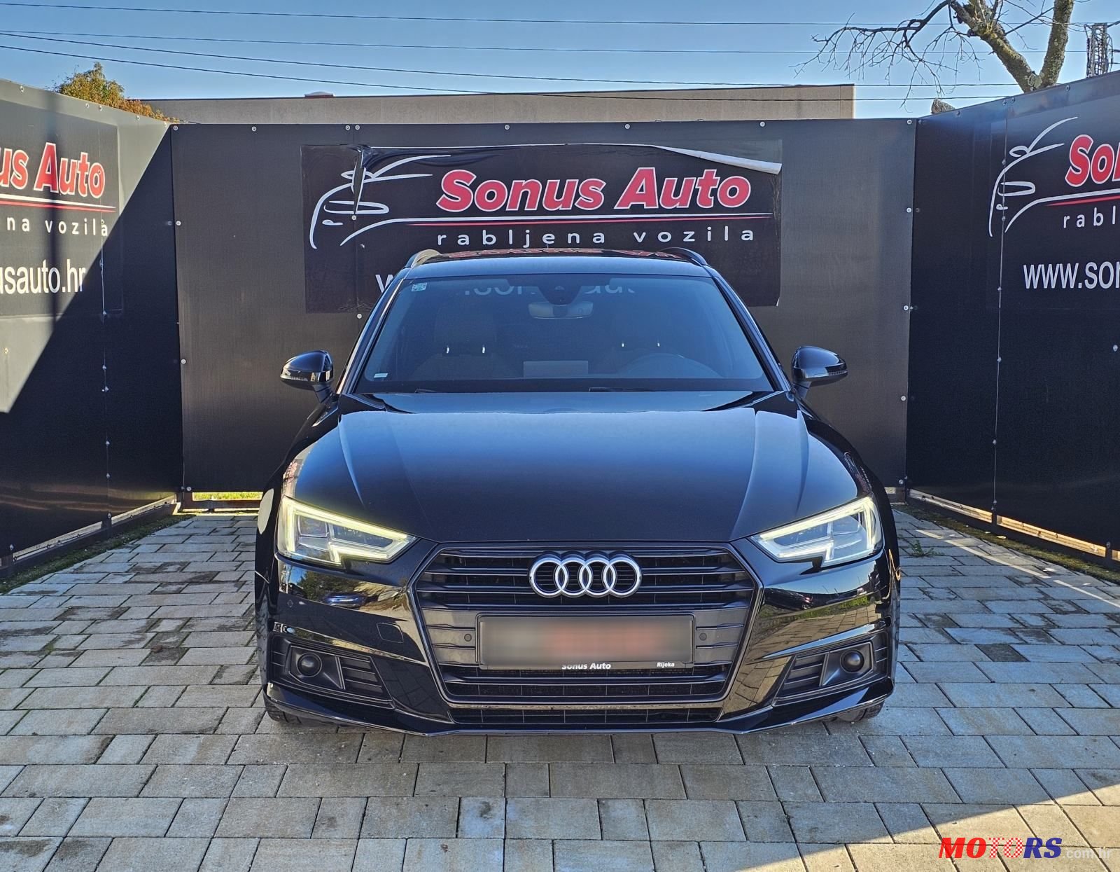 2018' Audi A4 Avant photo #2