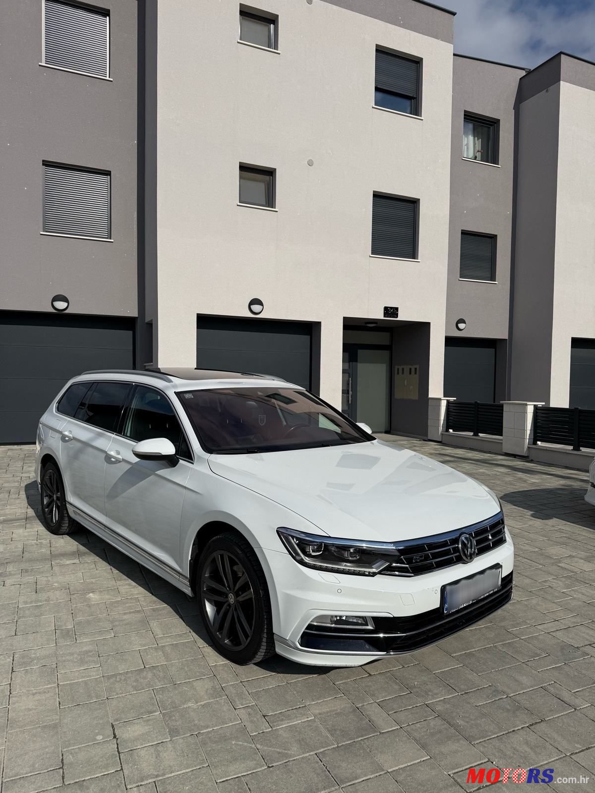 2018' Volkswagen Passat Variant photo #3