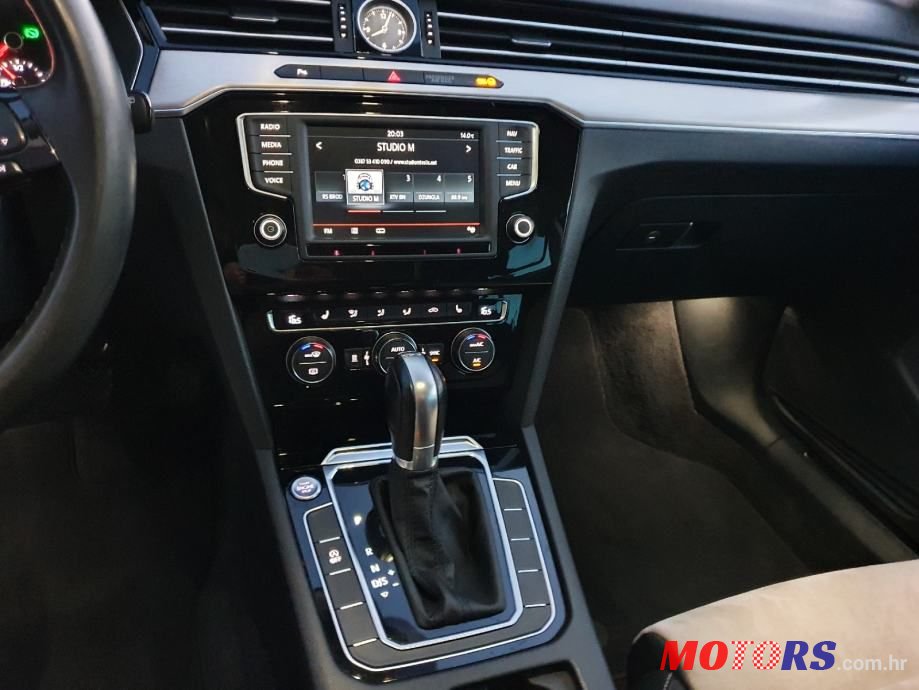 2015' Volkswagen Passat Variant photo #5