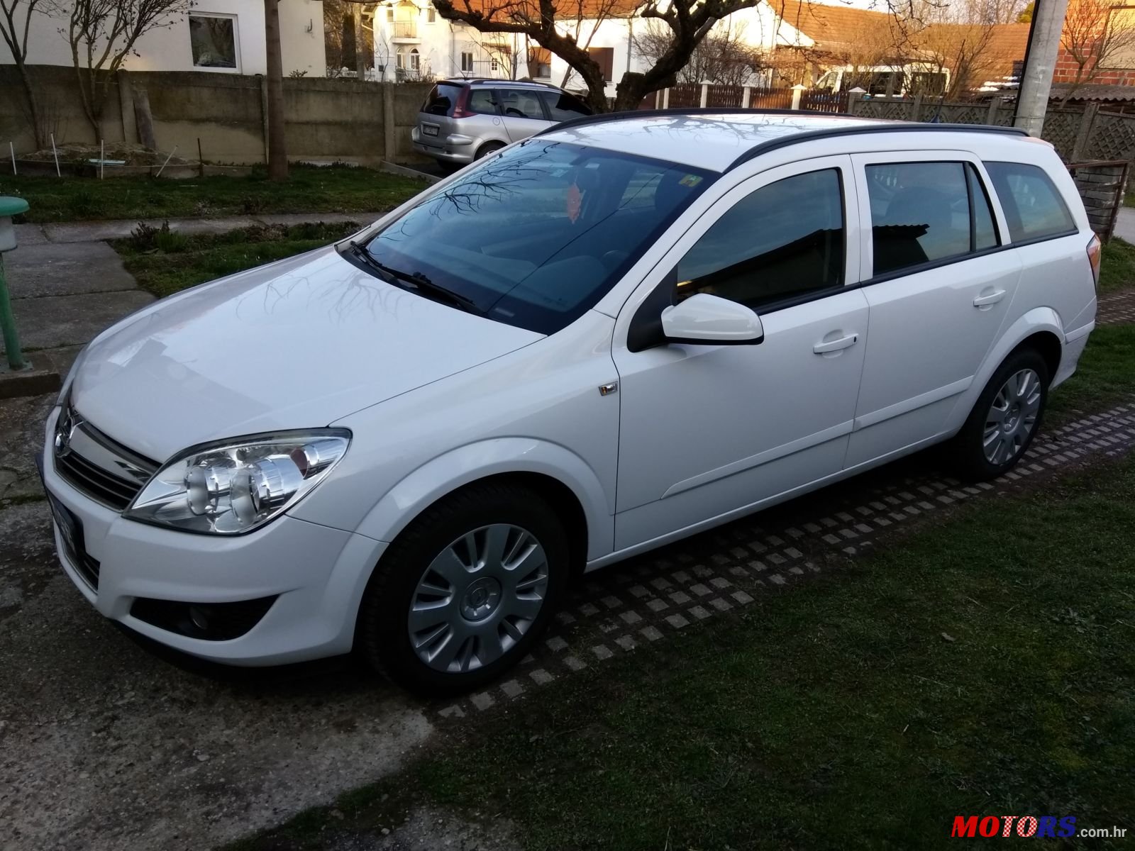 2009' Opel Astra H photo #4