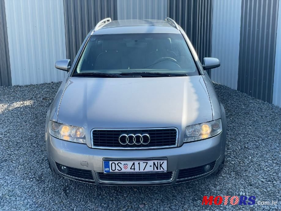2002' Audi A4 Avant photo #2