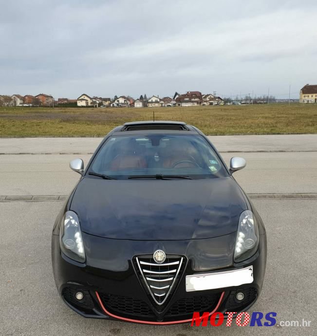 2011' Alfa Romeo Giulietta photo #1