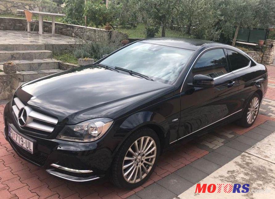 2011' Mercedes-Benz C-Klasa Coupe 180 photo #1