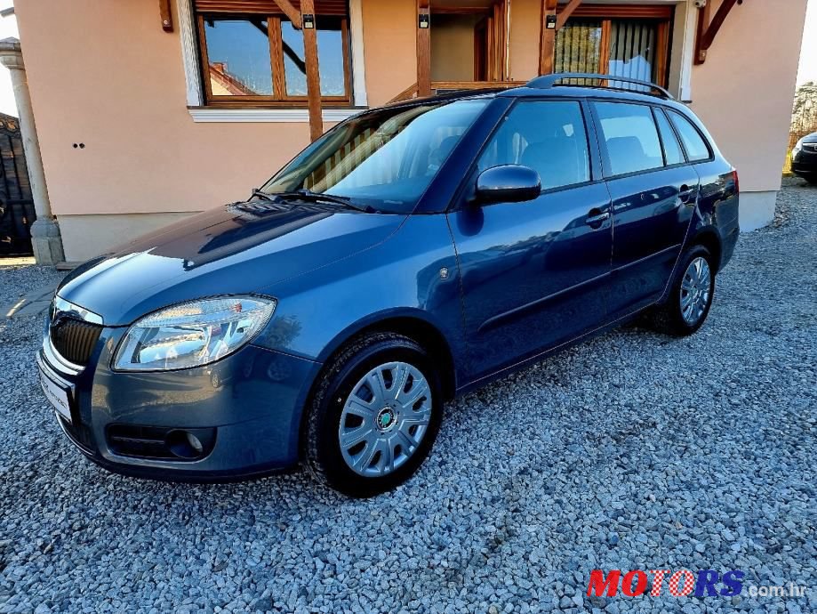2009' Skoda Fabia Combi photo #2