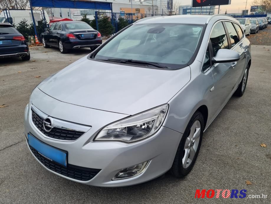 2012' Opel Astra Karavan photo #1