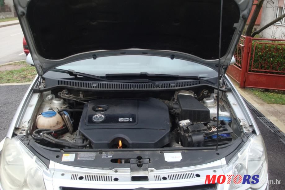 2006' Volkswagen Polo photo #6