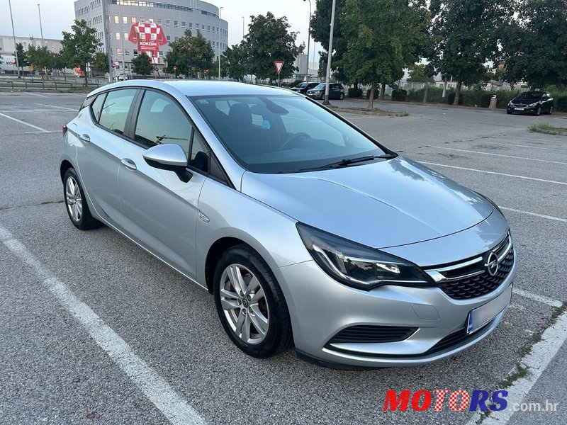 2017' Opel Astra 1.6 Cdti photo #4