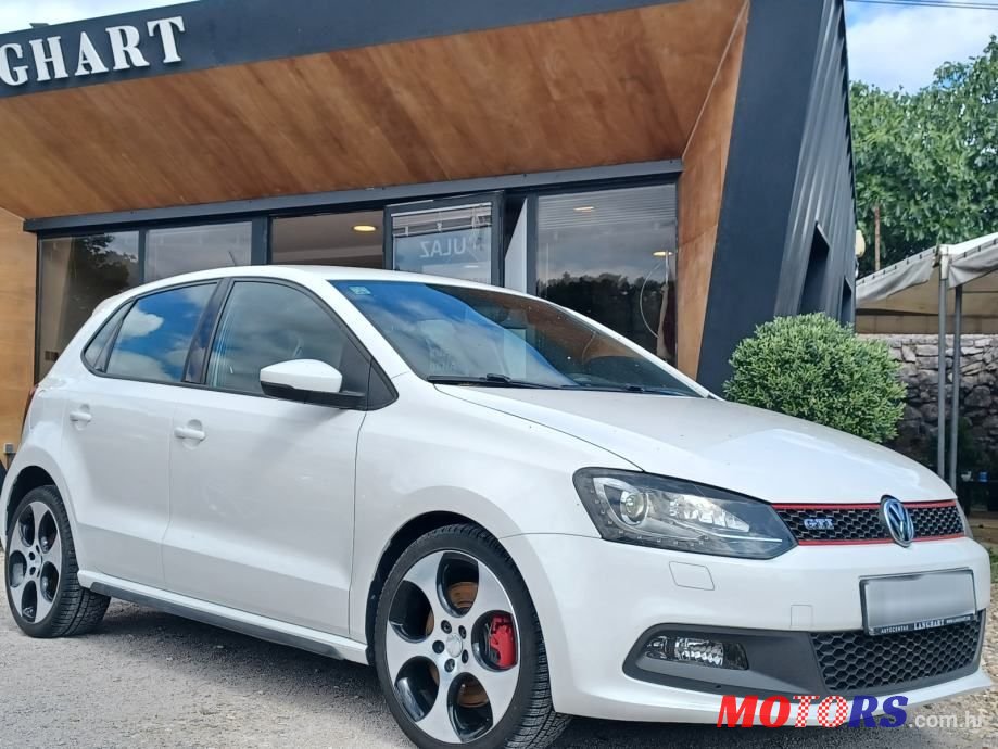 2013' Volkswagen Polo photo #1