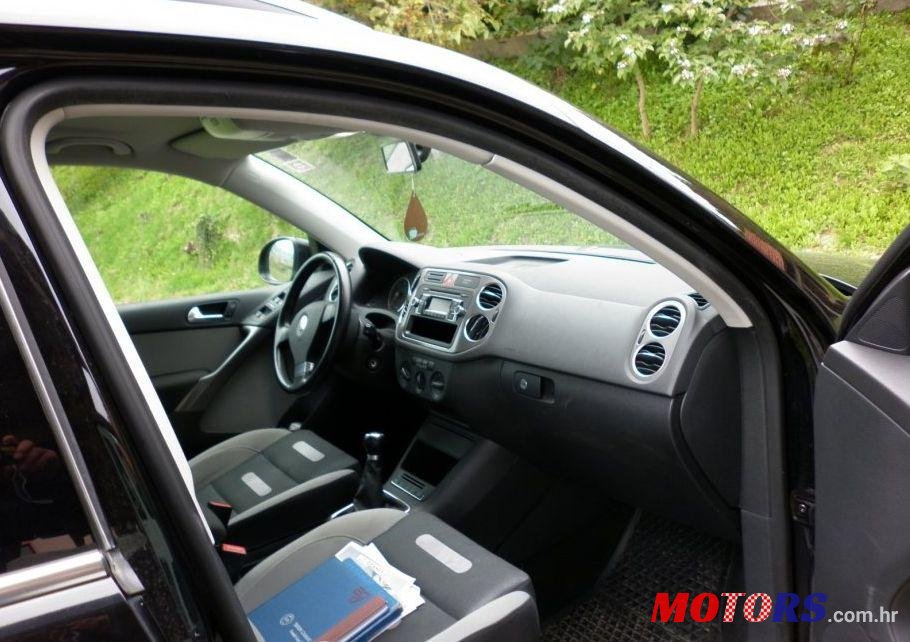 2008' Volkswagen Tiguan photo #5