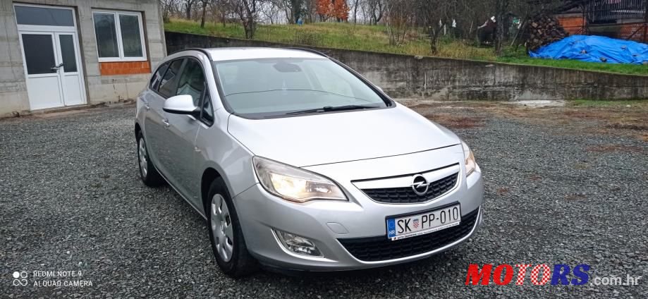 2011' Opel Astra Karavan photo #4