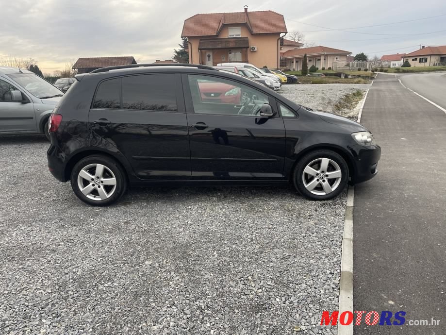 2010' Volkswagen Golf Plus 1,6 Tdi photo #2