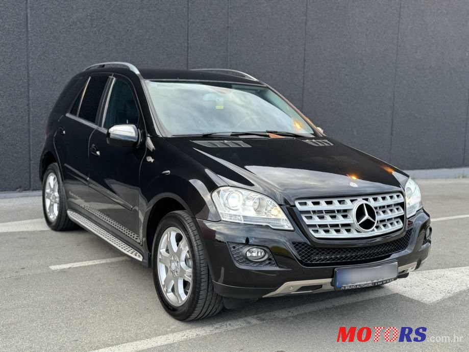 2011' Mercedes-Benz Ml photo #3