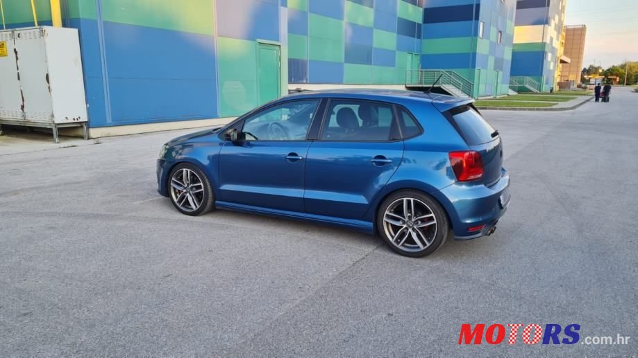 2014' Volkswagen Polo photo #4