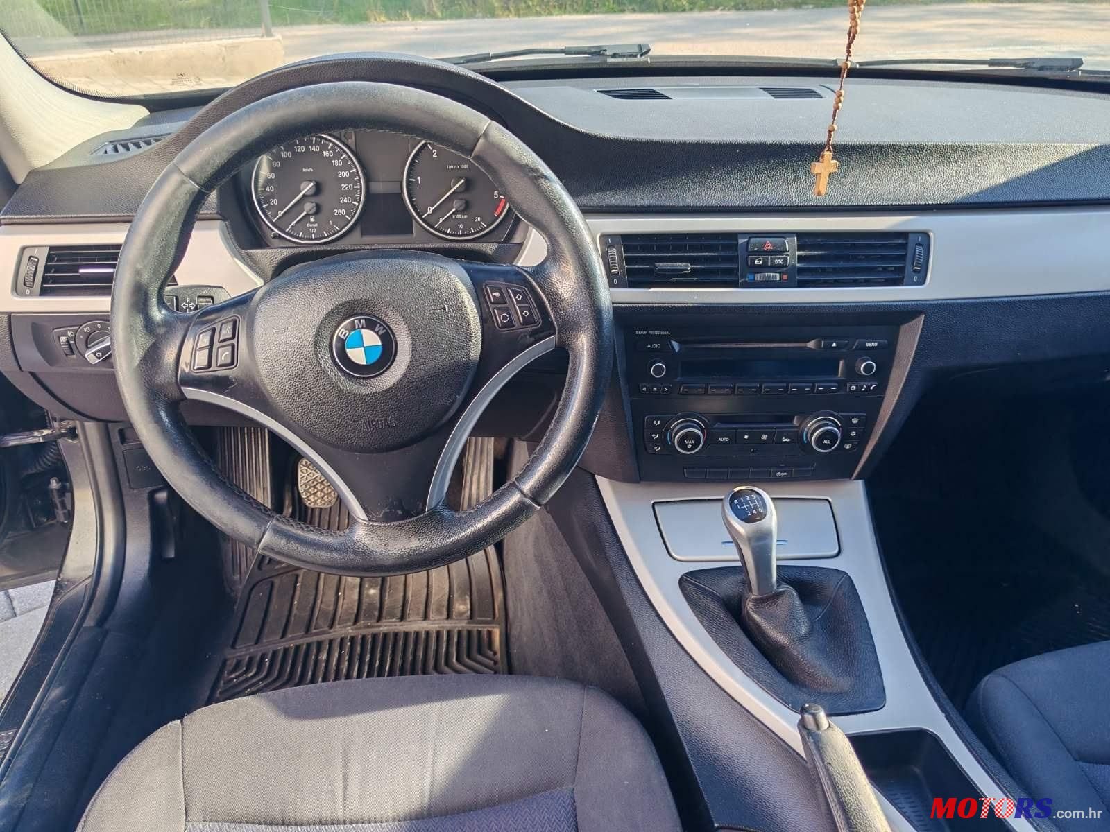 2010' BMW Serija 3 318D photo #4