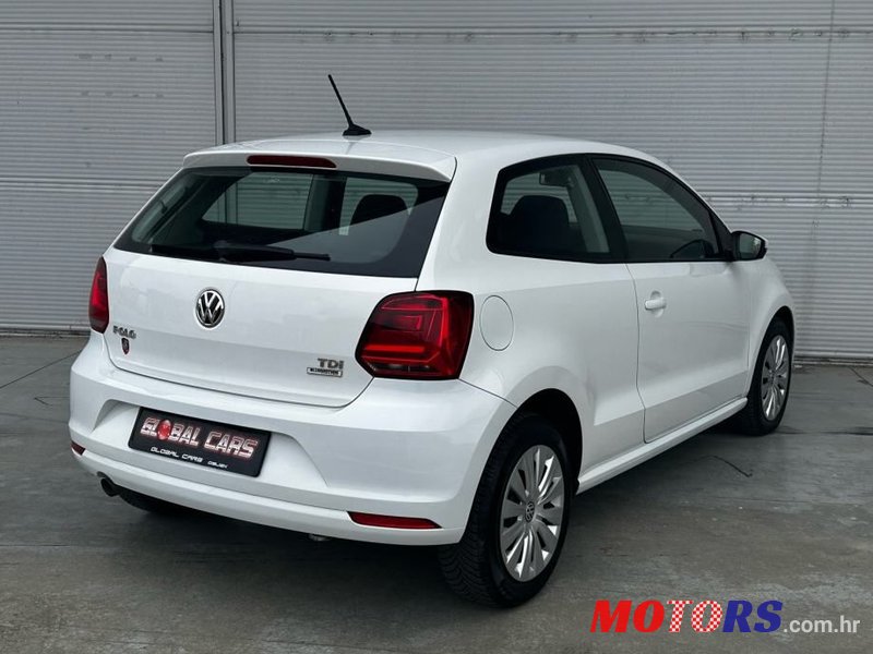 2015' Volkswagen Polo photo #5