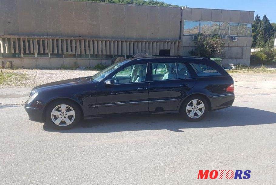 2004' Mercedes-Benz 270 Cdi T photo #1