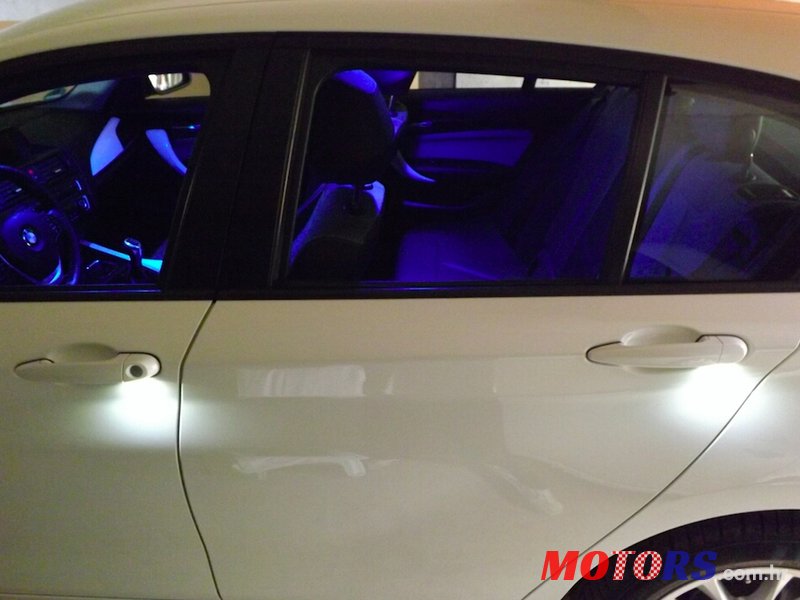 2012' BMW 1 Series 5 Door photo #6