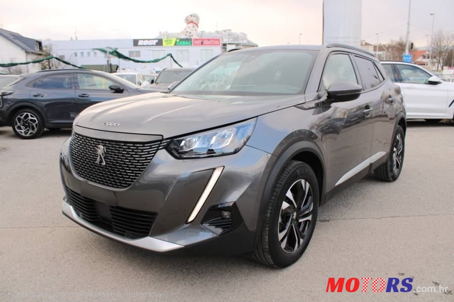 2021' Peugeot 2008 1,2 photo #2