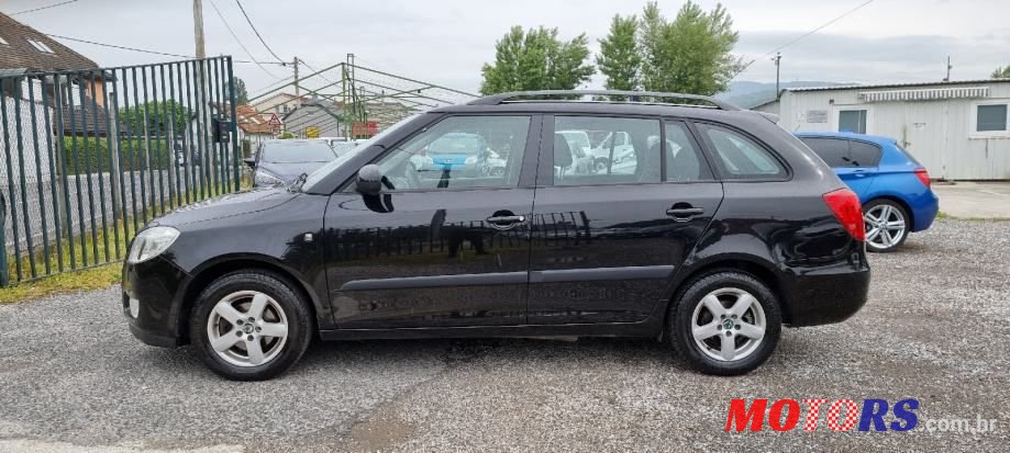 2009' Skoda Fabia Combi photo #2