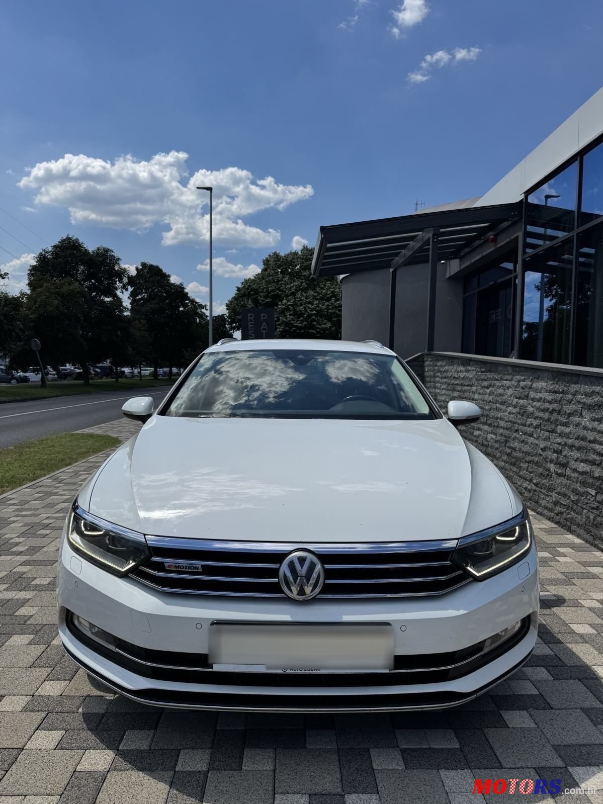 2016' Volkswagen Passat photo #2