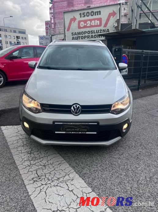 2011' Volkswagen Polo photo #2