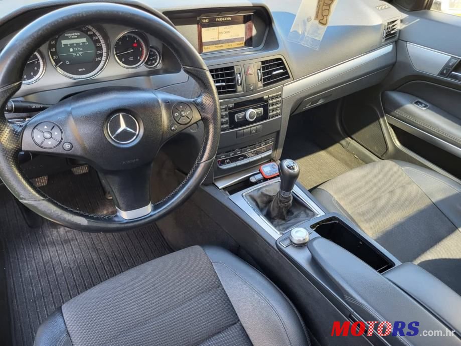 2010' Mercedes-Benz E-Klasa 220 Cdi photo #2