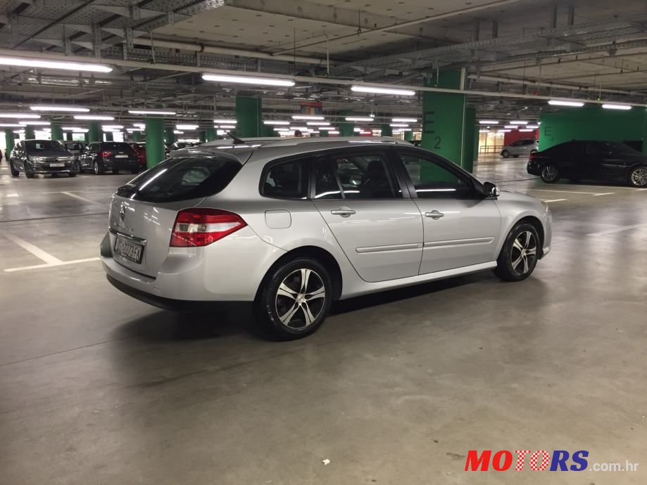 2009' Renault Laguna Grandtour photo #5