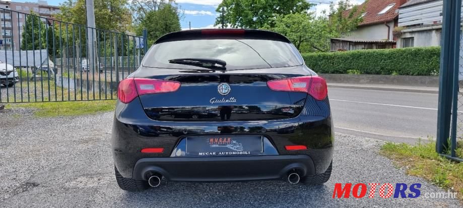 2012' Alfa Romeo Giulietta photo #4