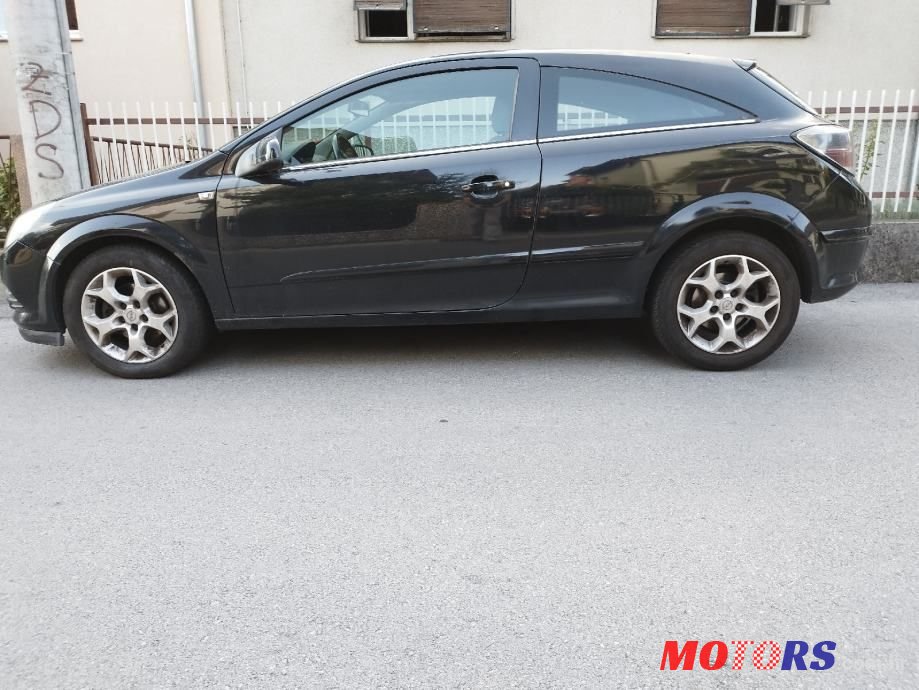 2005' Opel Astra Coupe photo #3