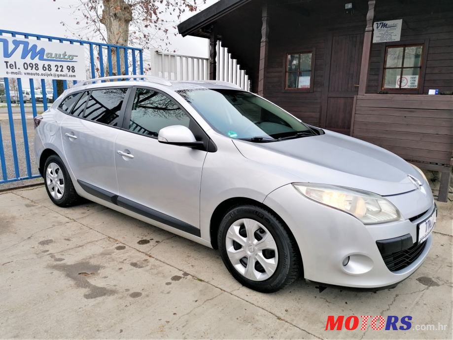 2010' Renault Megane Grandtour photo #2