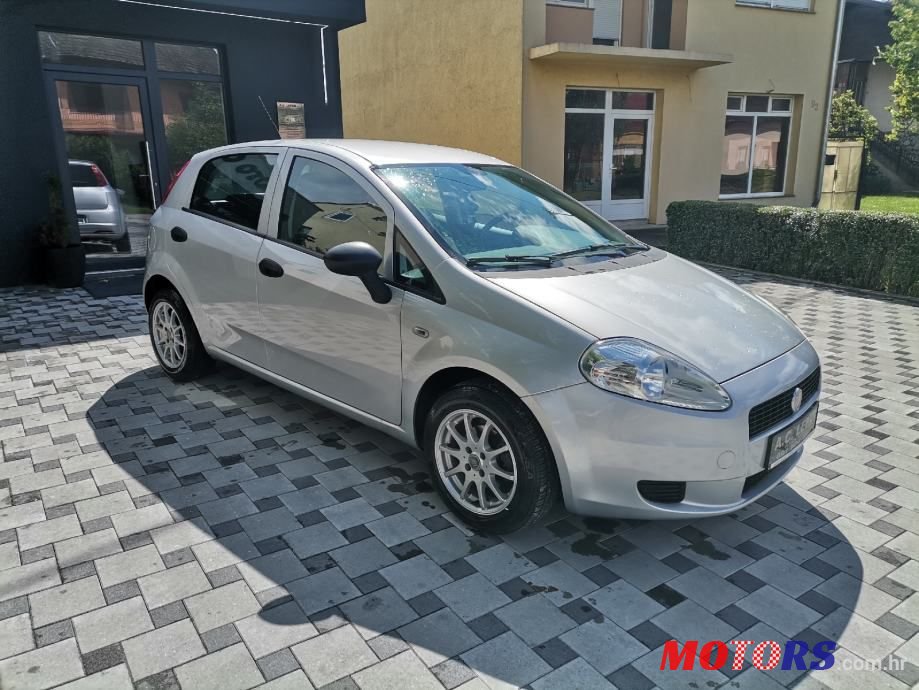2011' Fiat Grande Punto 1,2 8V photo #3