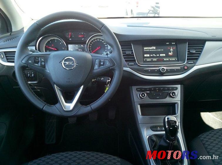 2019' Opel Astra 1.6 Cdti photo #1