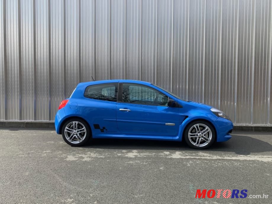 2010' Renault Clio Sport photo #1