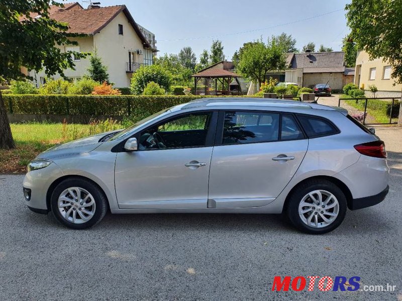 2013' Renault Megane Grandtour photo #2