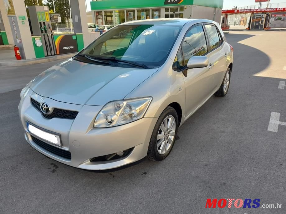 2008' Toyota Auris photo #1