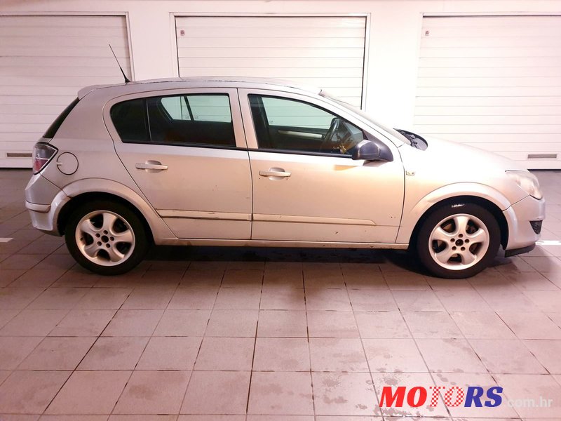 2008' Opel Astra 1,7 Cdti photo #3