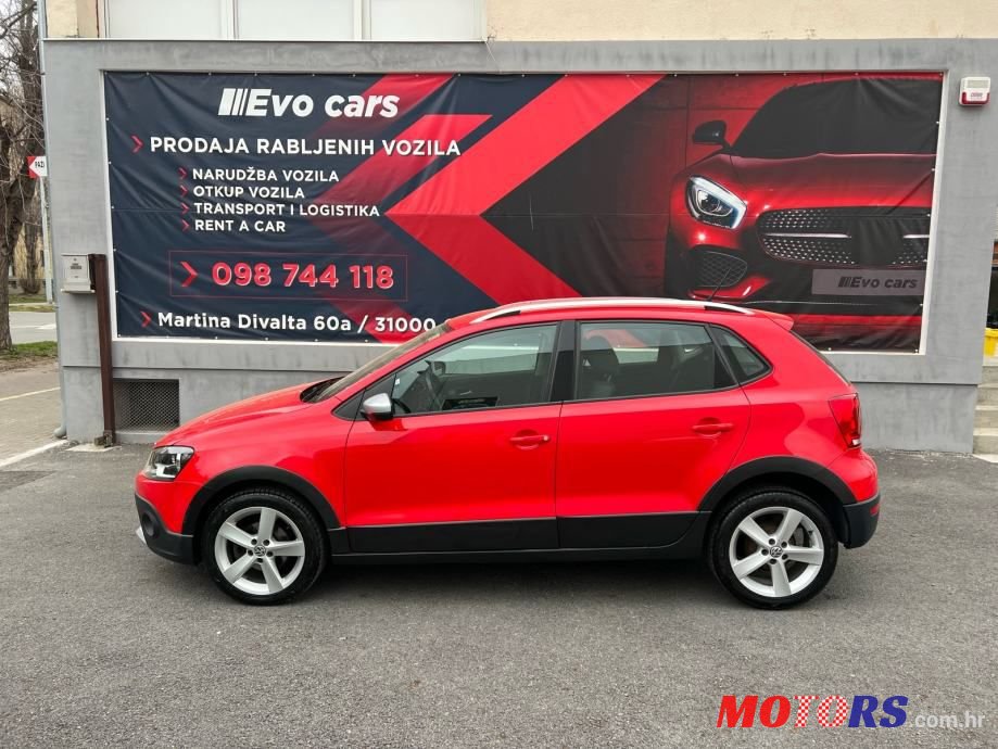 2013' Volkswagen Polo photo #5