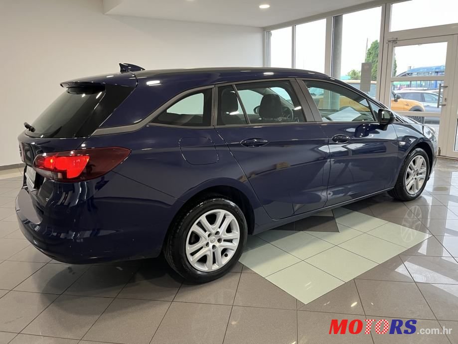 2017' Opel Astra Karavan photo #4